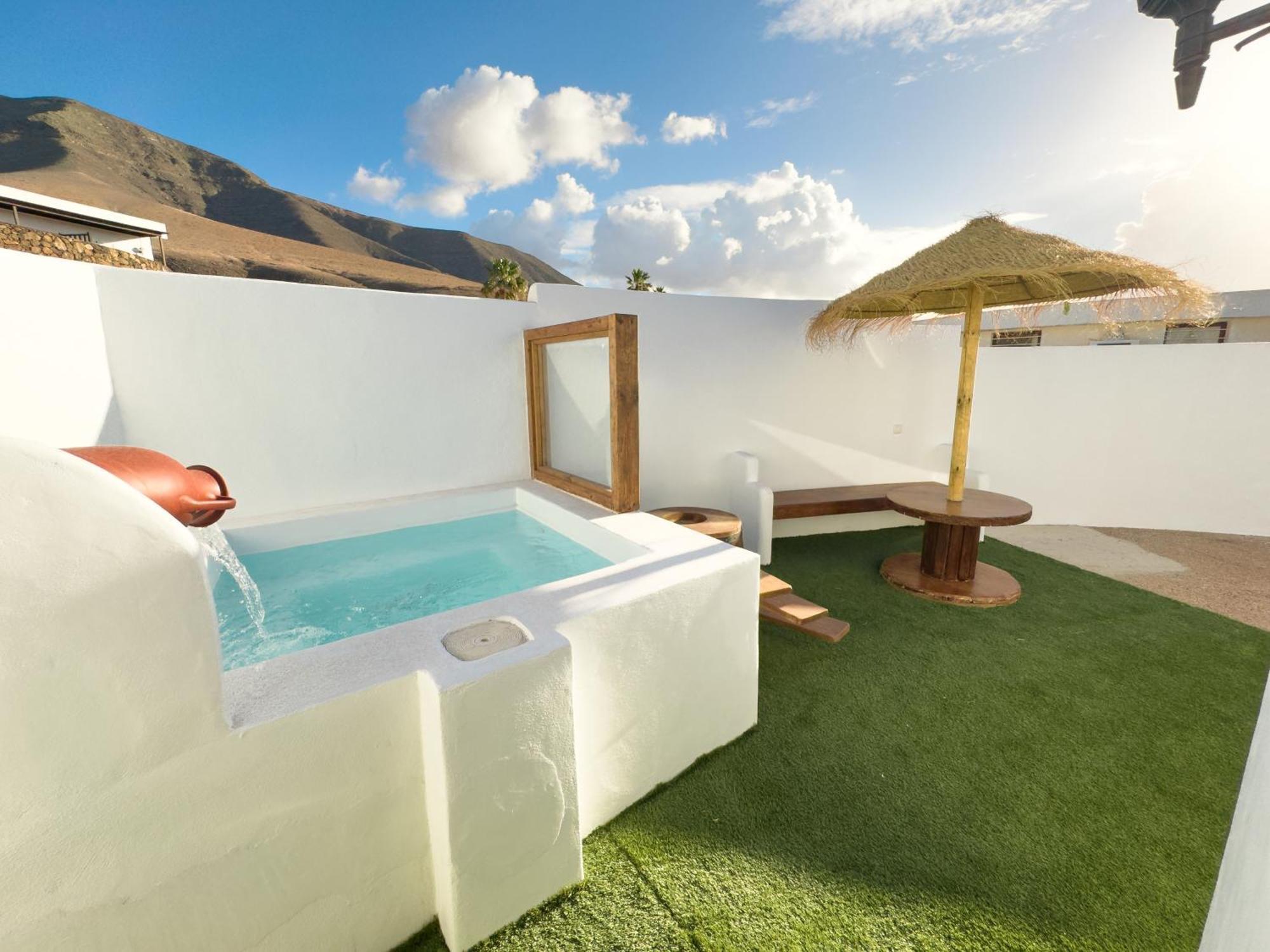 Ahul Con Pequena Piscina Casa vacanze Famara